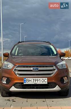 Позашляховик / Кросовер Ford Escape 2016 в 