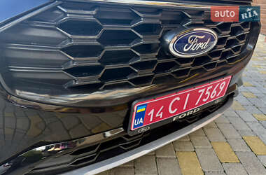 Позашляховик / Кросовер Ford Escape 2024 в 