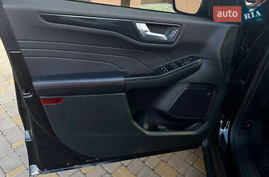 Позашляховик / Кросовер Ford Escape 2024 в 