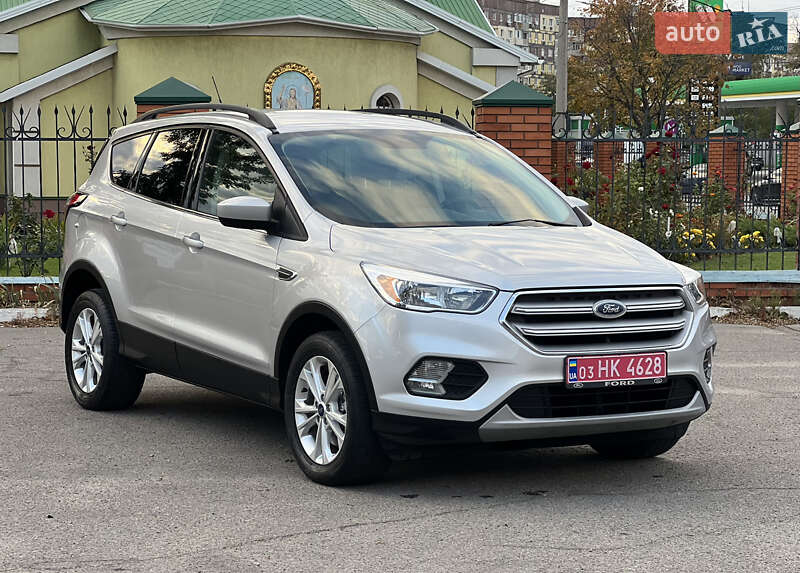 Внедорожник / Кроссовер Ford Escape 2018 в 