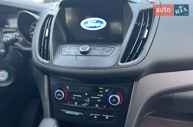 Внедорожник / Кроссовер Ford Escape 2018 в 