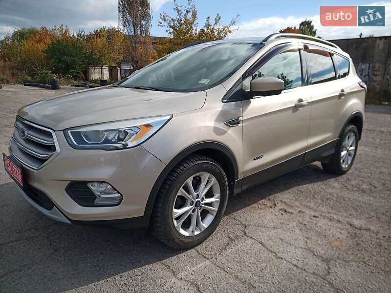Внедорожник / Кроссовер Ford Escape 2017 в 