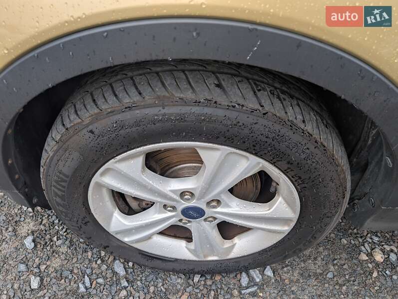 Внедорожник / Кроссовер Ford Escape 2014 в Ровно