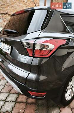 Внедорожник / Кроссовер Ford Escape 2017 в 