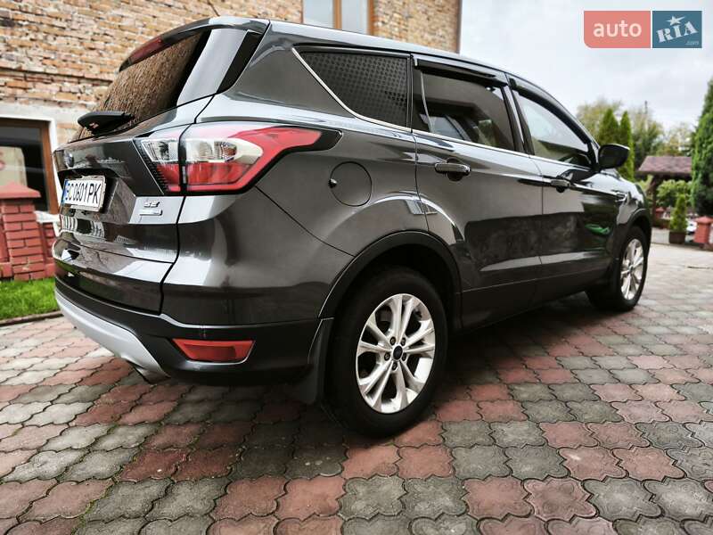 Внедорожник / Кроссовер Ford Escape 2017 в Львове
