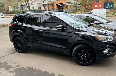 Позашляховик / Кросовер Ford Escape 2016 в 