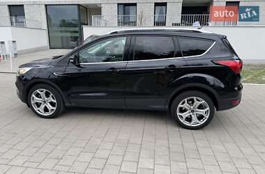 Позашляховик / Кросовер Ford Escape 2019 в 