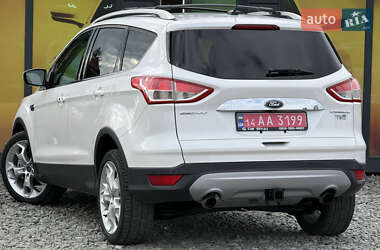 Позашляховик / Кросовер Ford Escape 2015 в 