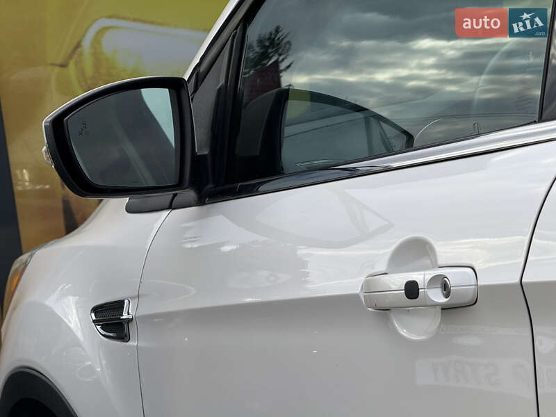 Позашляховик / Кросовер Ford Escape 2015 в Стрию