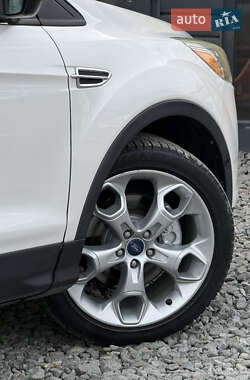 Позашляховик / Кросовер Ford Escape 2015 в 