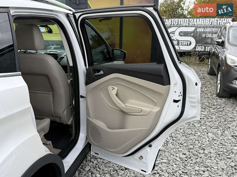 Позашляховик / Кросовер Ford Escape 2015 в Стрию