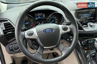 Позашляховик / Кросовер Ford Escape 2015 в 
