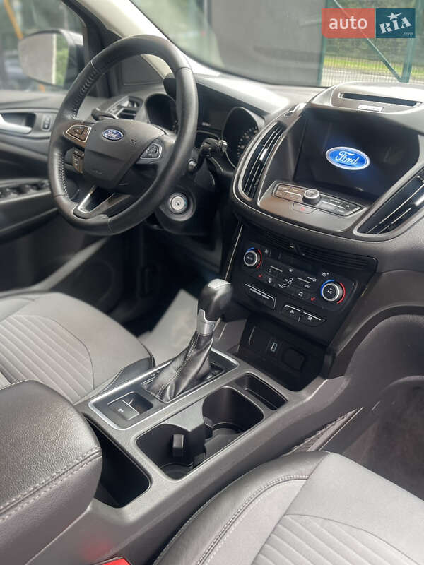 Позашляховик / Кросовер Ford Escape 2017 в Чернівцях