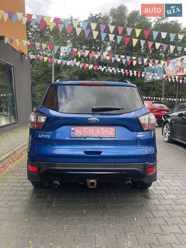Позашляховик / Кросовер Ford Escape 2017 в Чернівцях