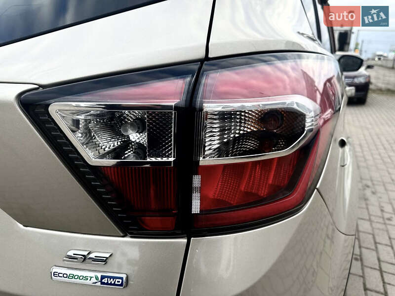 Позашляховик / Кросовер Ford Escape 2017 в Львові