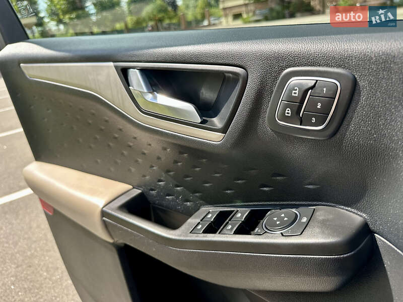 Позашляховик / Кросовер Ford Escape 2020 в Києві