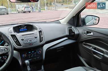 Внедорожник / Кроссовер Ford Escape 2017 в 