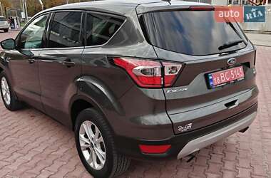 Внедорожник / Кроссовер Ford Escape 2017 в 
