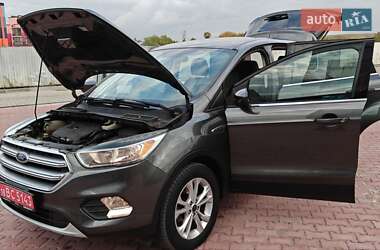 Внедорожник / Кроссовер Ford Escape 2017 в 