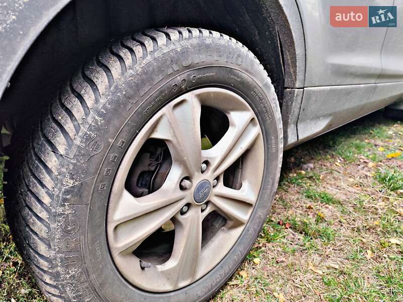 Внедорожник / Кроссовер Ford Escape 2014 в Катеринополе