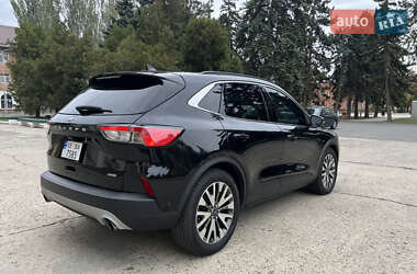 Позашляховик / Кросовер Ford Escape 2020 в 