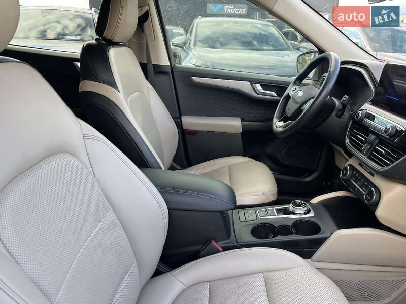 Позашляховик / Кросовер Ford Escape 2019 в Львові