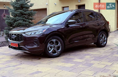 Позашляховик / Кросовер Ford Escape 2023 в 