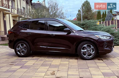 Позашляховик / Кросовер Ford Escape 2023 в 