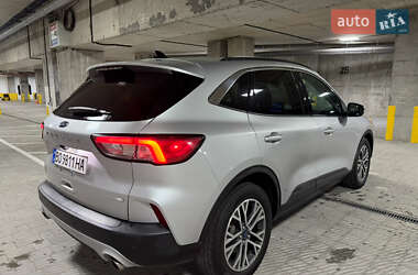 Внедорожник / Кроссовер Ford Escape 2019 в 