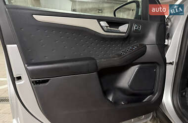 Внедорожник / Кроссовер Ford Escape 2019 в 