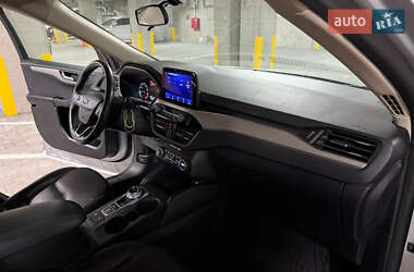 Внедорожник / Кроссовер Ford Escape 2019 в 