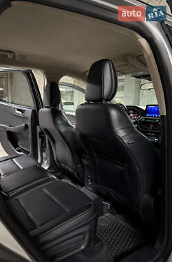 Внедорожник / Кроссовер Ford Escape 2019 в 