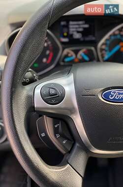 Позашляховик / Кросовер Ford Escape 2015 в  фото 26 Позашляховик / Кросовер Ford Escape 2015 в