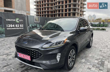 Внедорожник / Кроссовер Ford Escape 2019 в 