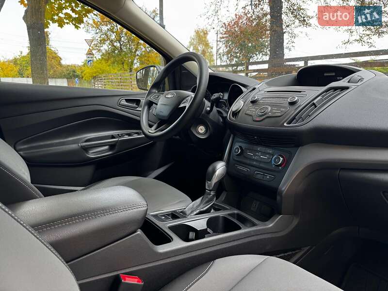 Внедорожник / Кроссовер Ford Escape 2017 в Киеве