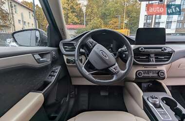 Внедорожник / Кроссовер Ford Escape 2020 в 