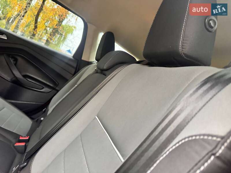 Внедорожник / Кроссовер Ford Escape 2015 в Ахтырке