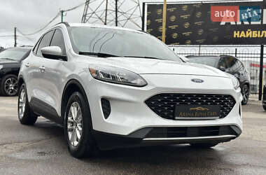 Внедорожник / Кроссовер Ford Escape 2020 в 