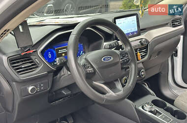 Внедорожник / Кроссовер Ford Escape 2020 в 