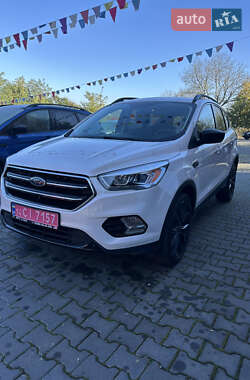 Позашляховик / Кросовер Ford Escape 2016 в Чернівцях