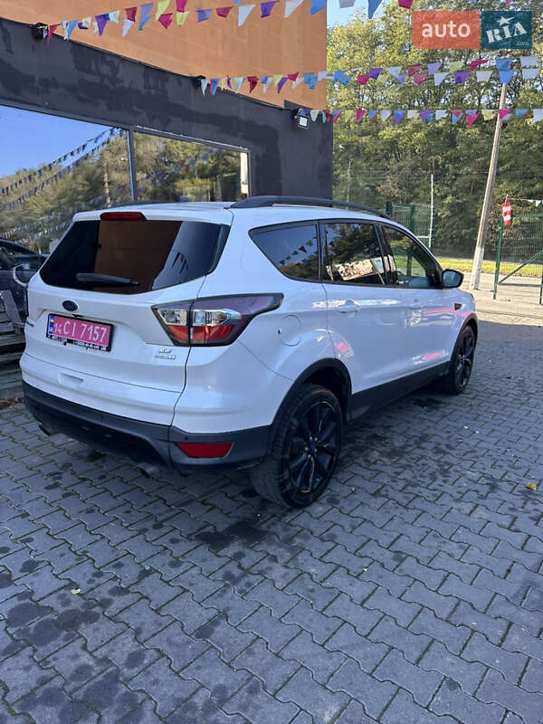 Внедорожник / Кроссовер Ford Escape 2016 в Черновцах