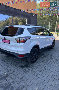 Позашляховик / Кросовер Ford Escape 2016 в  фото 4 Позашляховик / Кросовер Ford Escape 2016 в