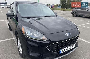 Позашляховик / Кросовер Ford Escape 2022 в 