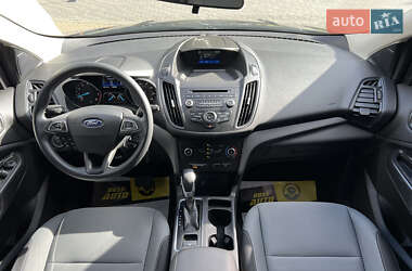Внедорожник / Кроссовер Ford Escape 2018 в 