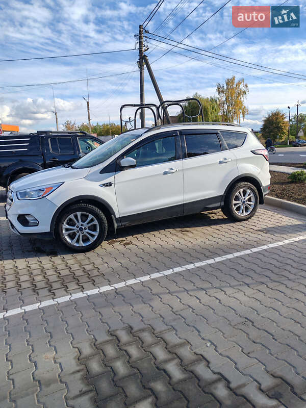 Внедорожник / Кроссовер Ford Escape 2018 в Ладыжине