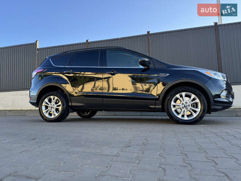 Внедорожник / Кроссовер Ford Escape 2017 в Луцке