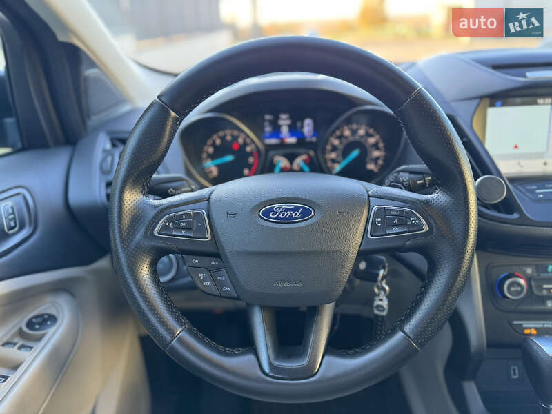 Внедорожник / Кроссовер Ford Escape 2017 в Луцке