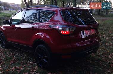 Позашляховик / Кросовер Ford Escape 2017 в 