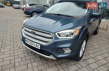 Внедорожник / Кроссовер Ford Escape 2018 в 