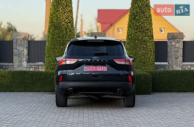 Позашляховик / Кросовер Ford Escape 2022 в 